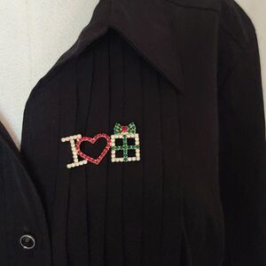 Whimsical Goldtone "I love Presents Gifts" Rhinestone Pin Brooch